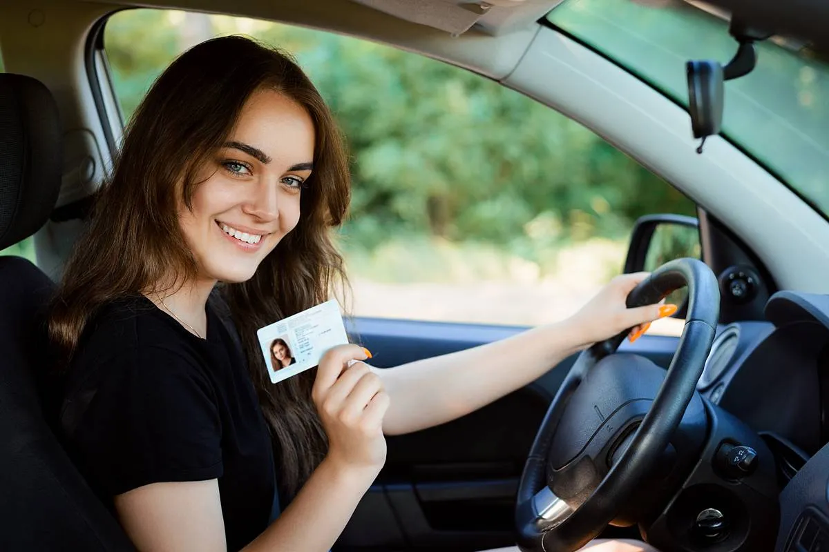jonge autobestuurder