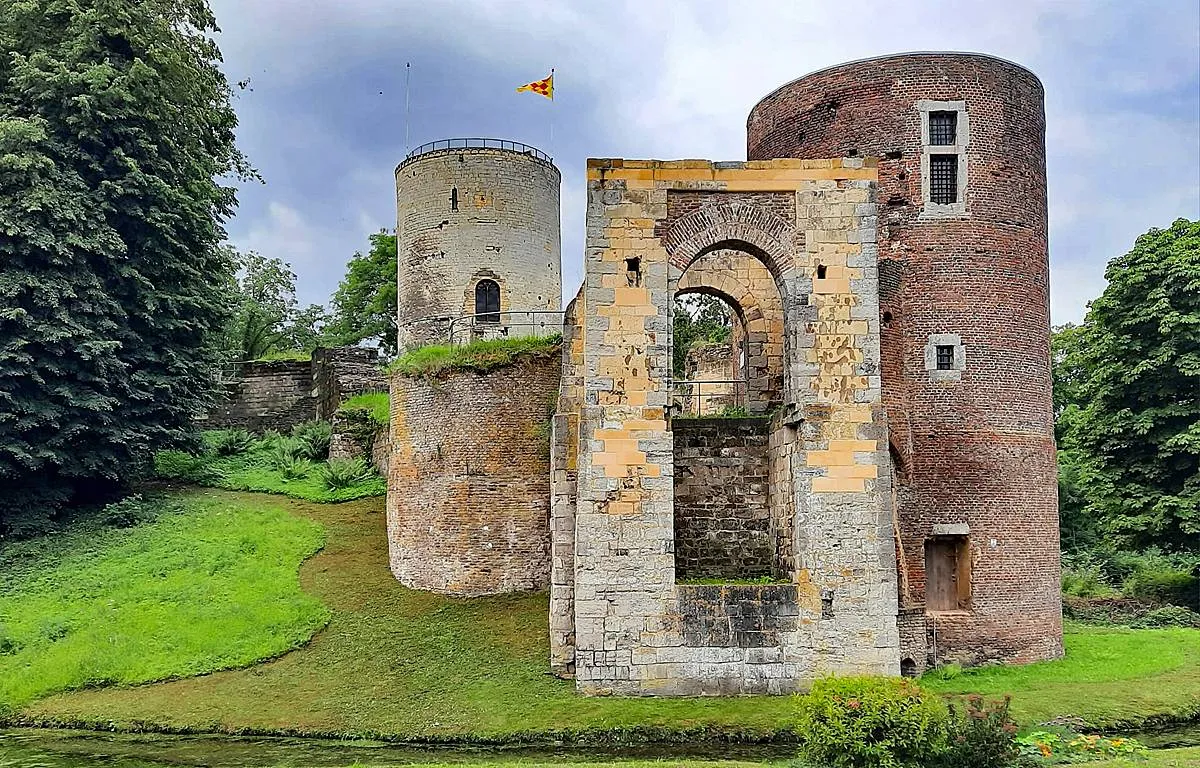 kasteelruine stein het limburgs landschap