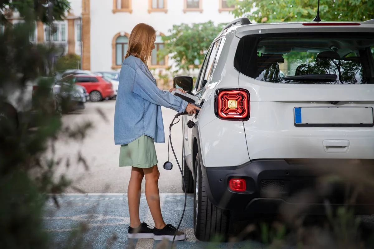 grote elektrische auto stekkerauto