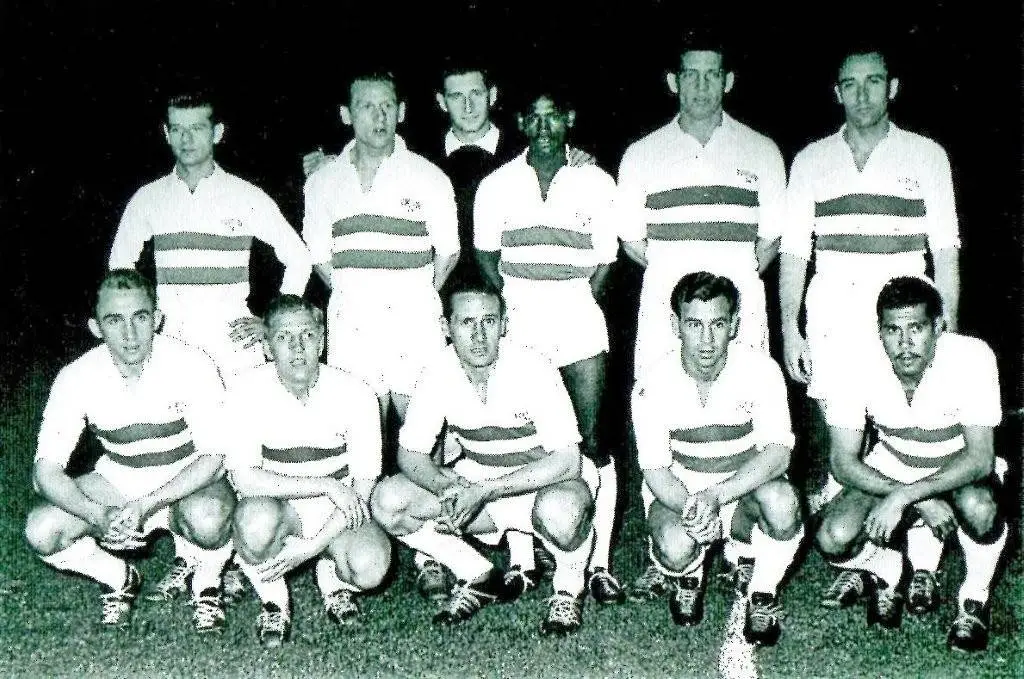 Foto Archief Koos Snijders Het elftal van F’54 dat in 1957 in Spanje tegen Real Madrid speelde