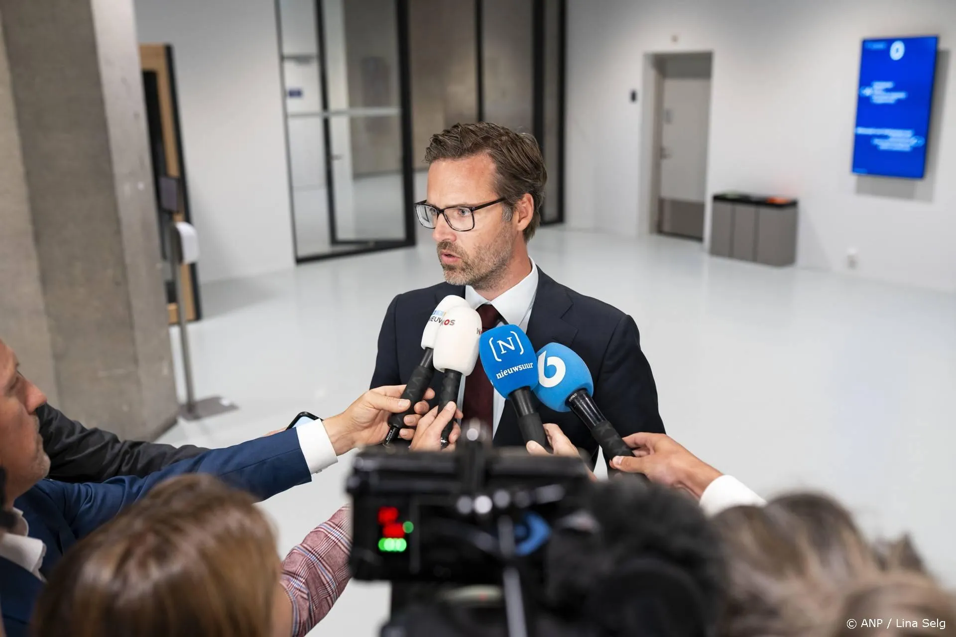 anp040626183 1