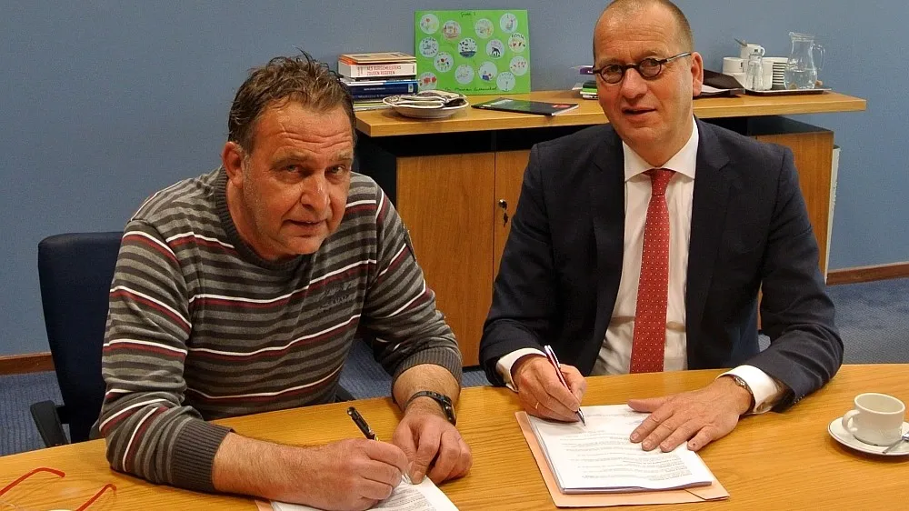 20160421 ondertekeningvoorwaardendetippe e1461335409868