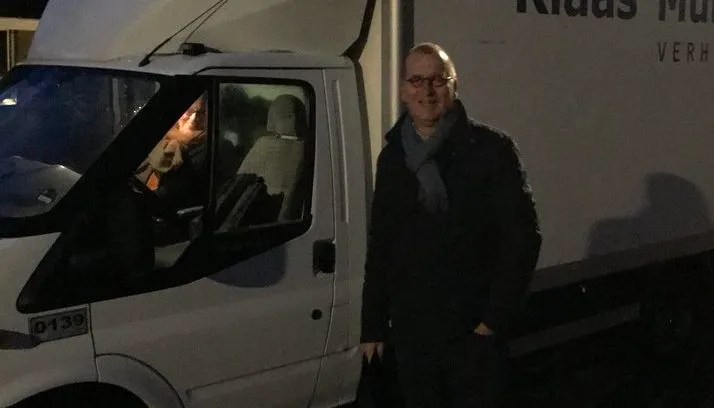 burgemeester segers gaat helpen verhuizen e1516702982345