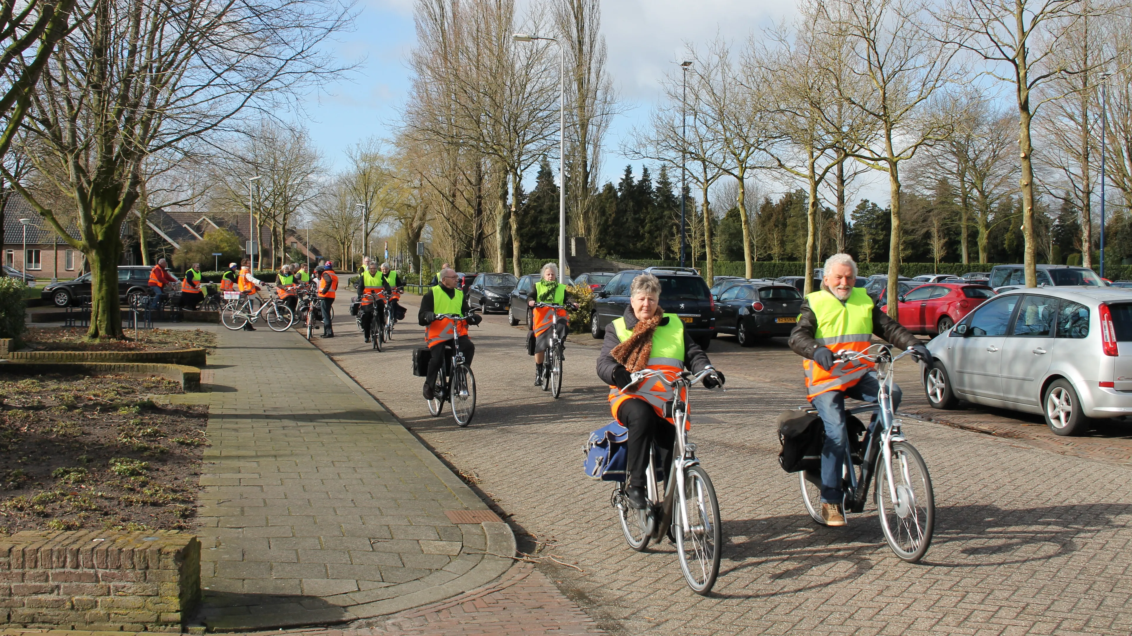 deelnemers training op elektrische fiets e1427985785273