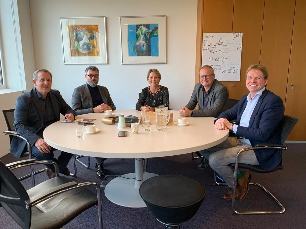 foto ondertekening overname mooiland 20191218