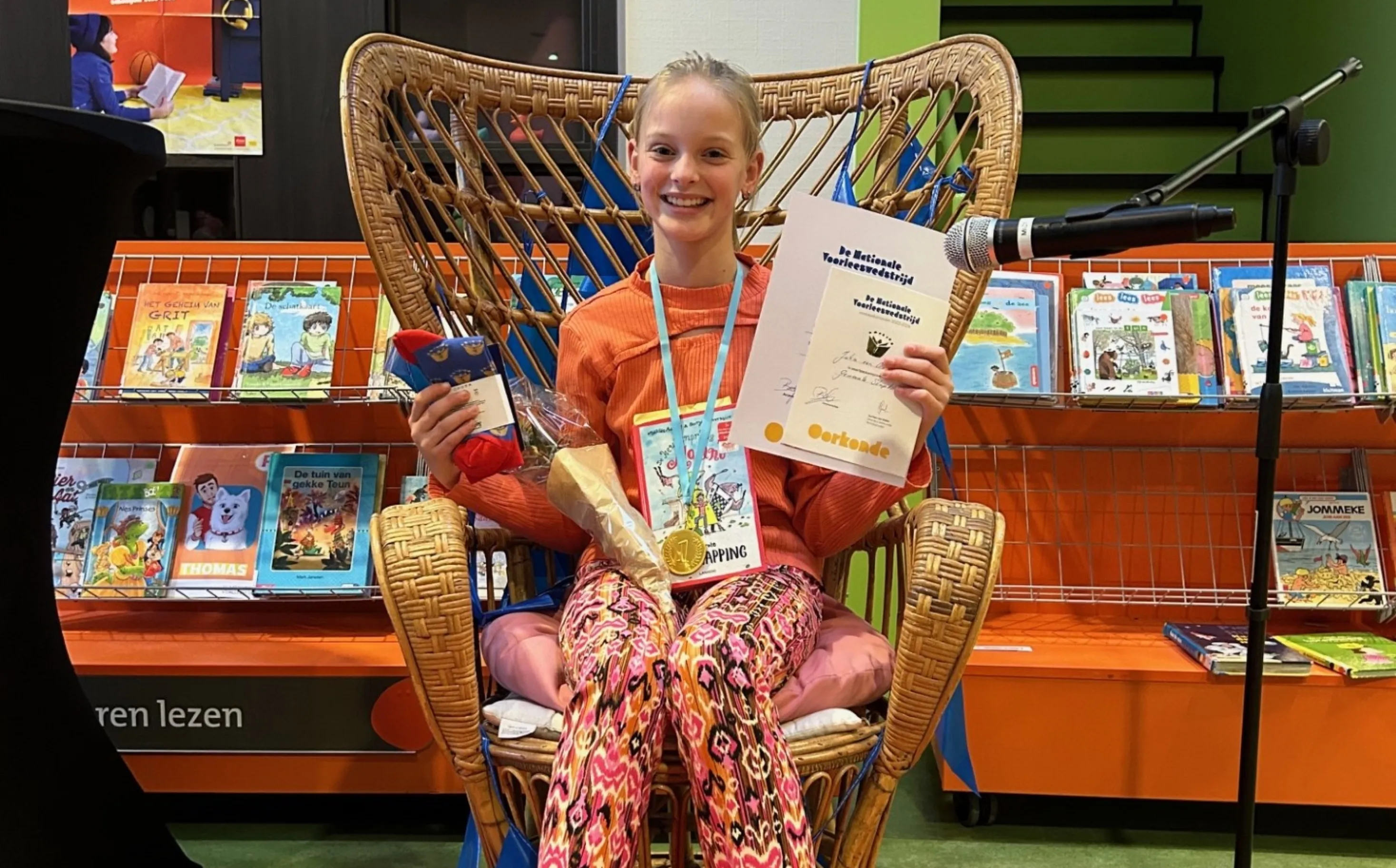 foto winnaar voorleeswedstrijd staphorst