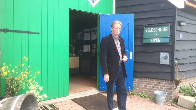 fre spijk voor ingang veldschuur