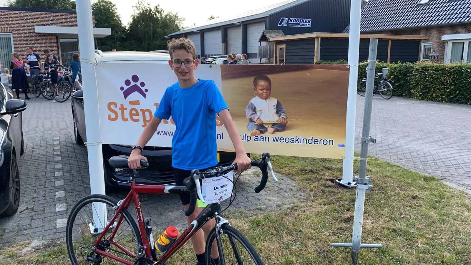 jongste deelnemer heeft 240 km gefietst beeld stephanos