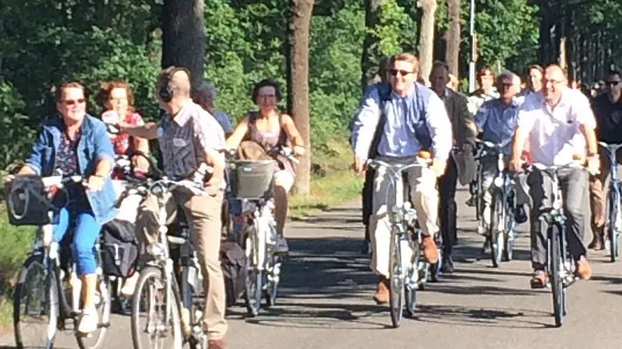 koning op de fiets foto koninklijk huis e1436253887820