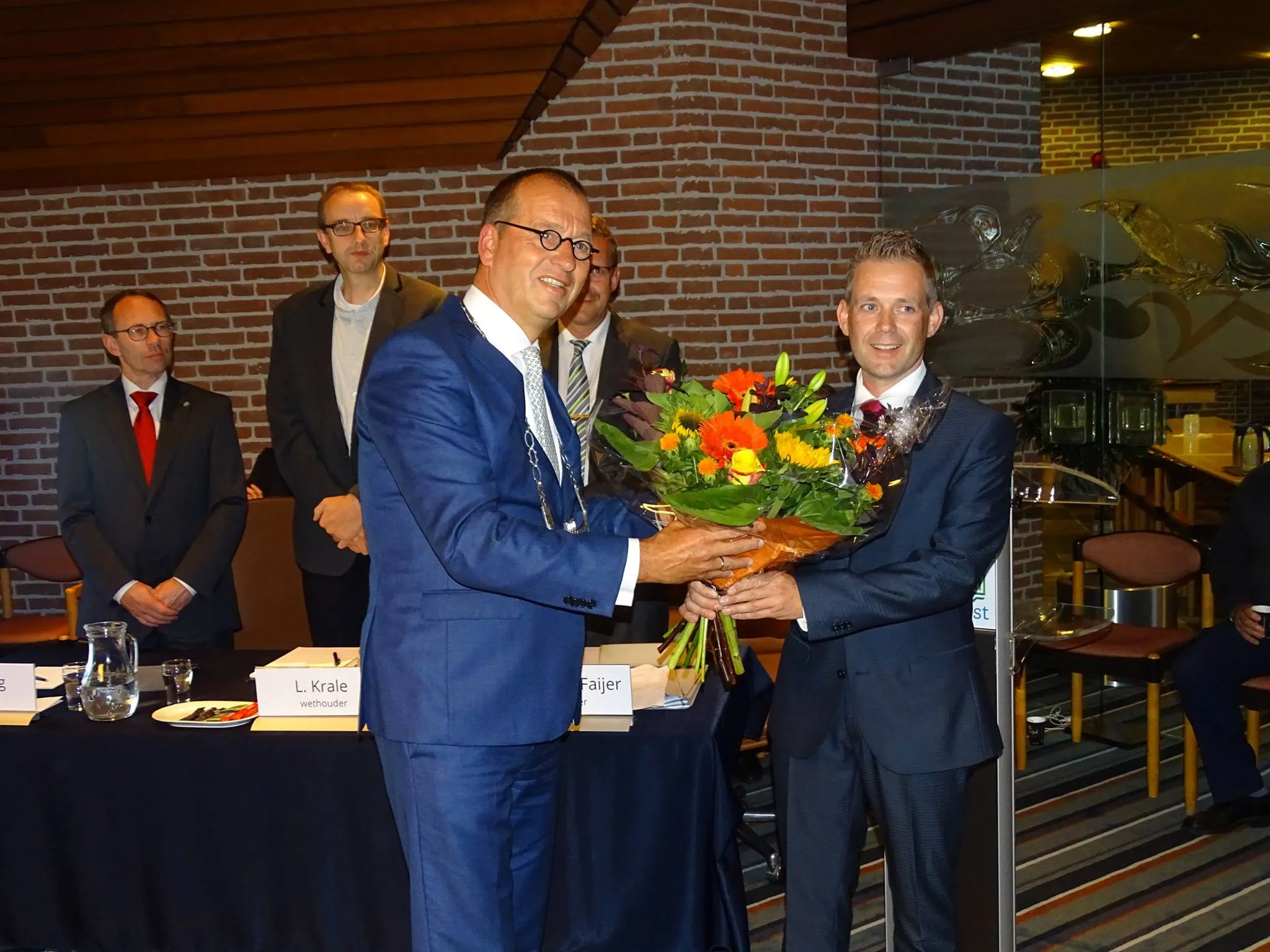 meilof troost gefeliciteerd door burgemeester segers