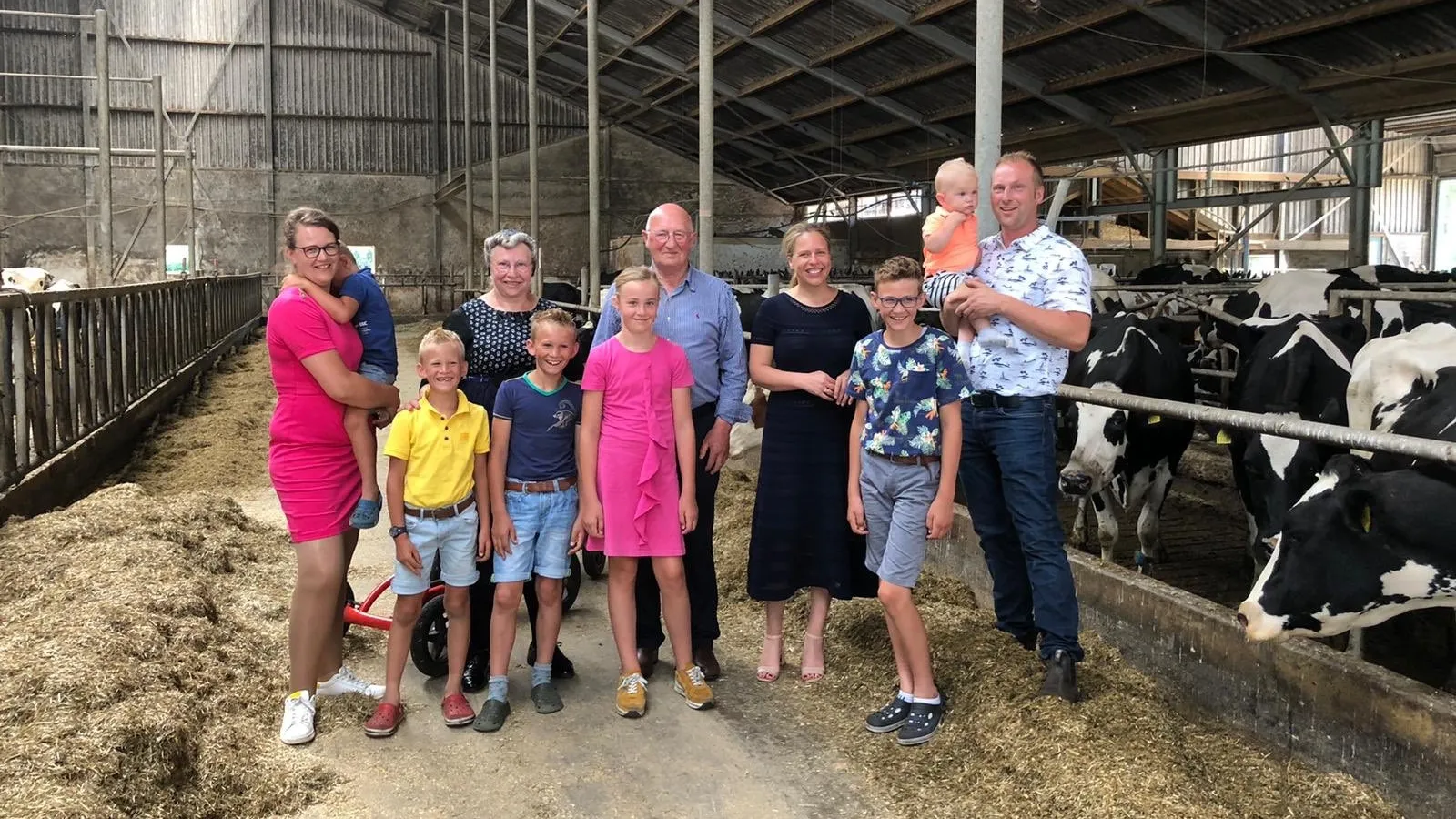 minister schouten bij fam spiker in stal minlnv