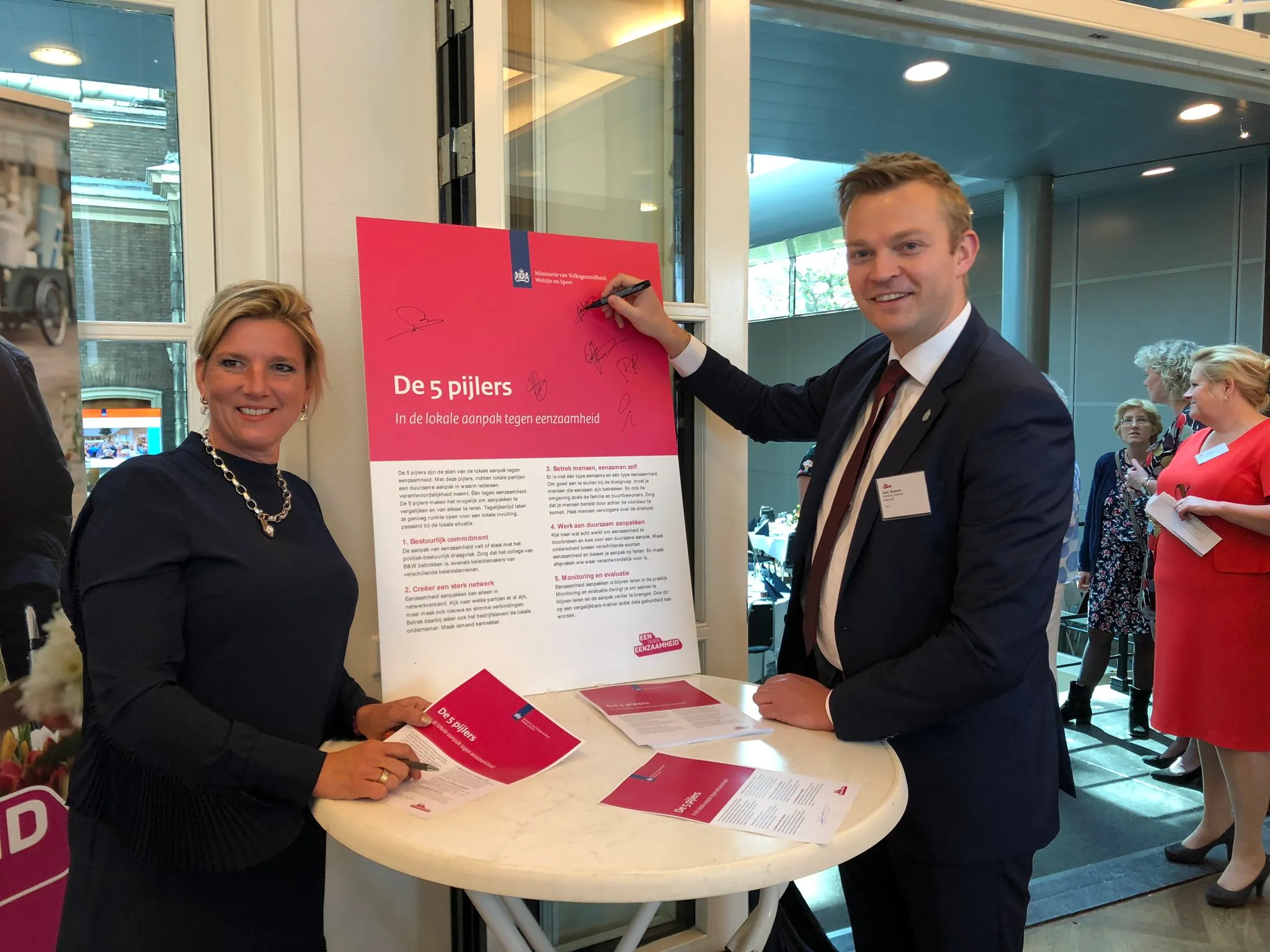 ondertekening aanpak tegen eenzaamheid wethouder mussche