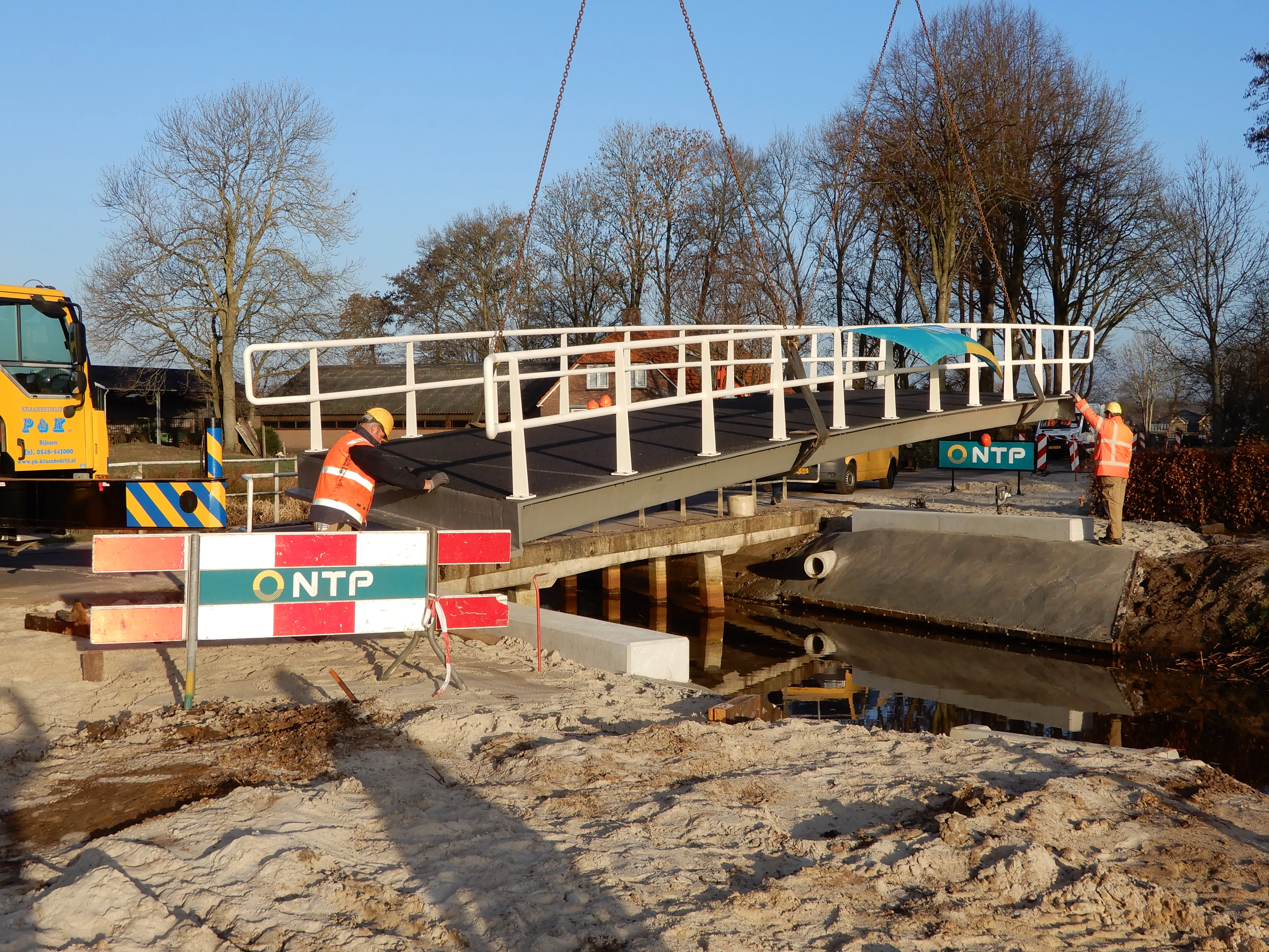 plaatsing brug fietspad punthorst 2