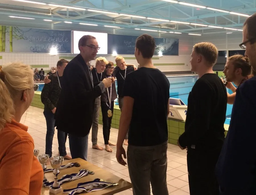 prijsuitreiking reddingsbrigade in de vrolijkheid bert krale