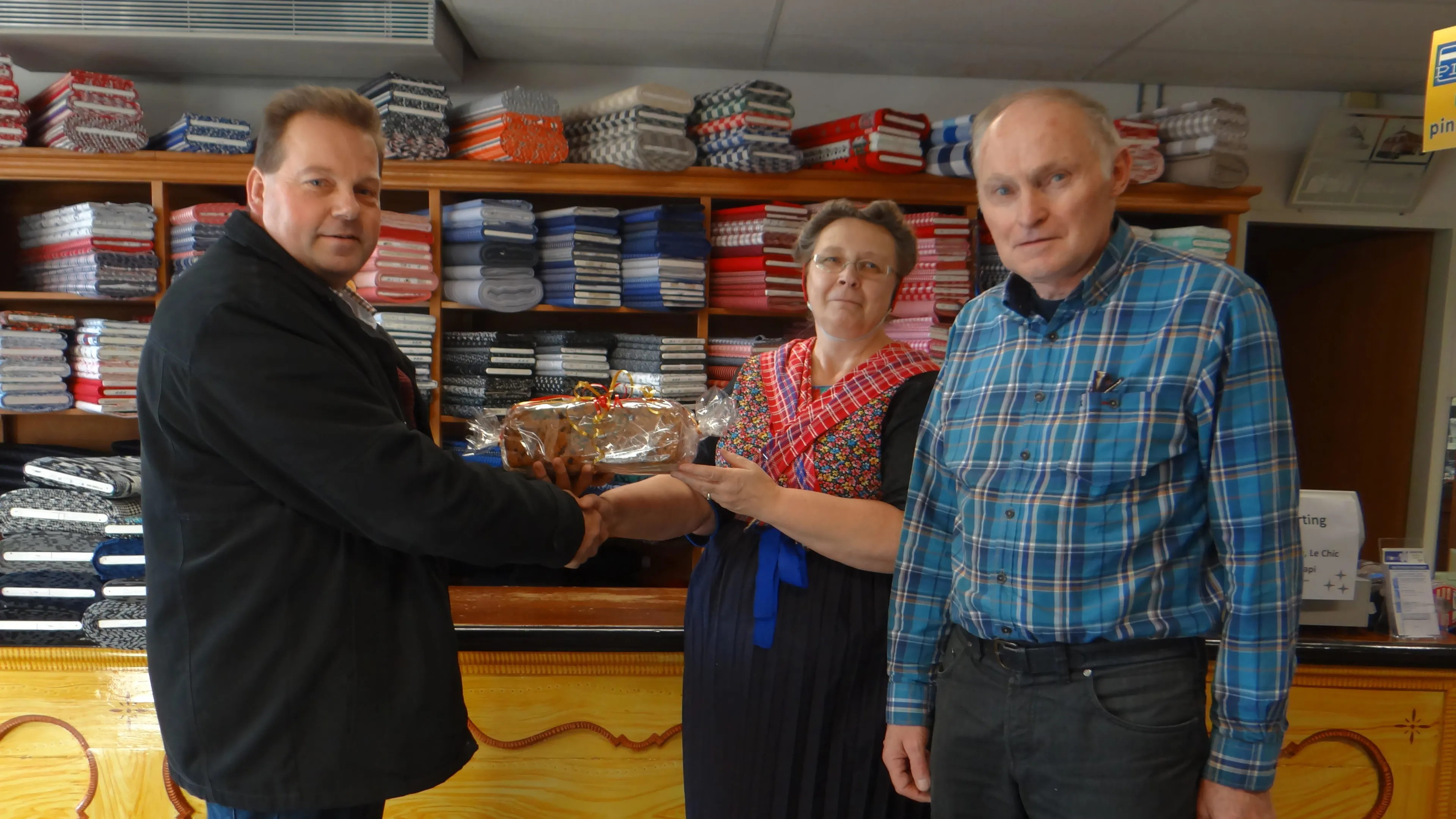 uitreiking prijs historische vereniging bloemert vloedgraven henk koobs e1451904287994