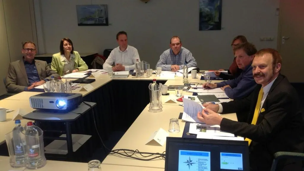 vertrouwenscommissie op cursus dik vedder via twitter e1432219301593