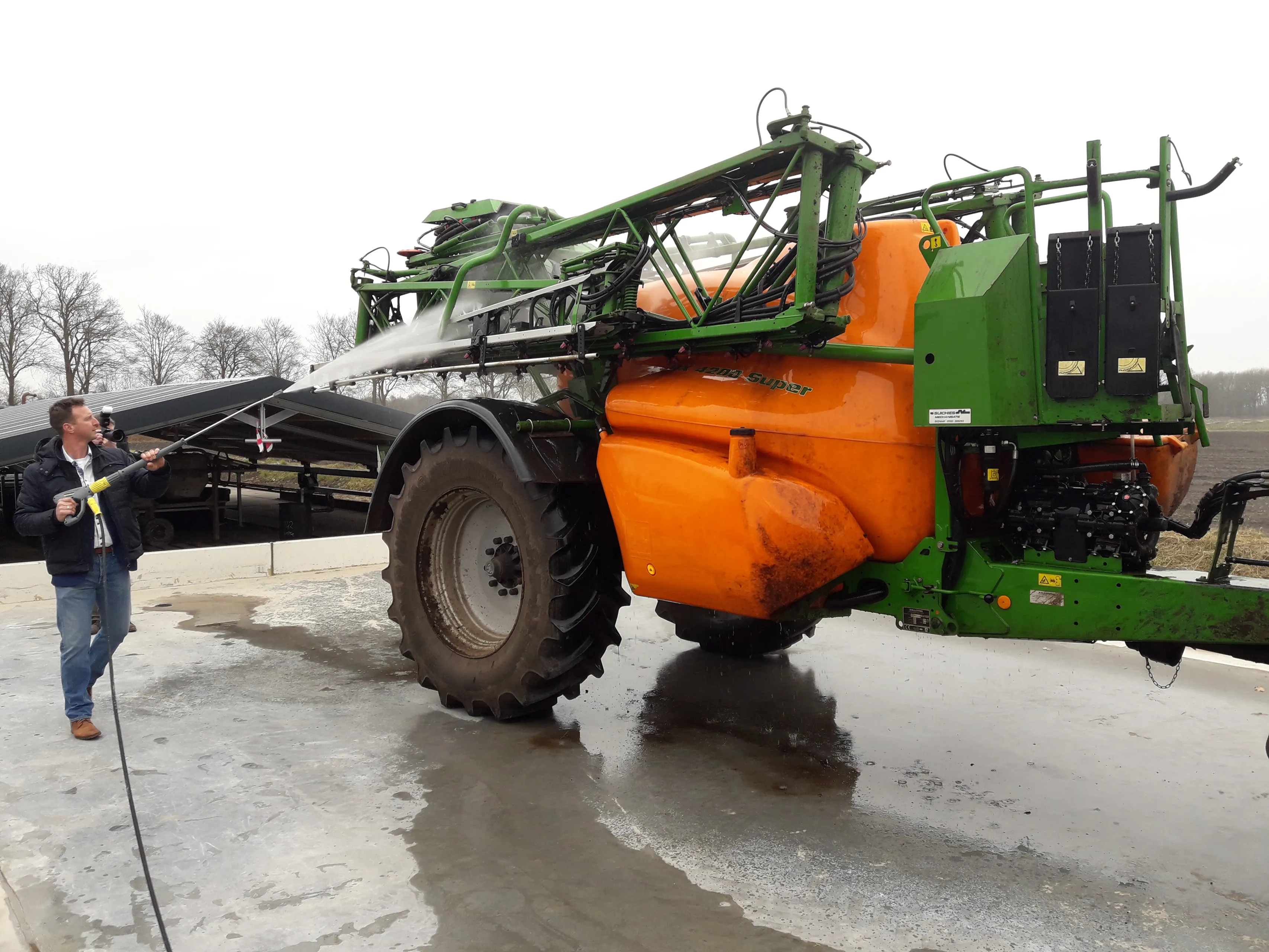 wasplaats voor agrarische machines