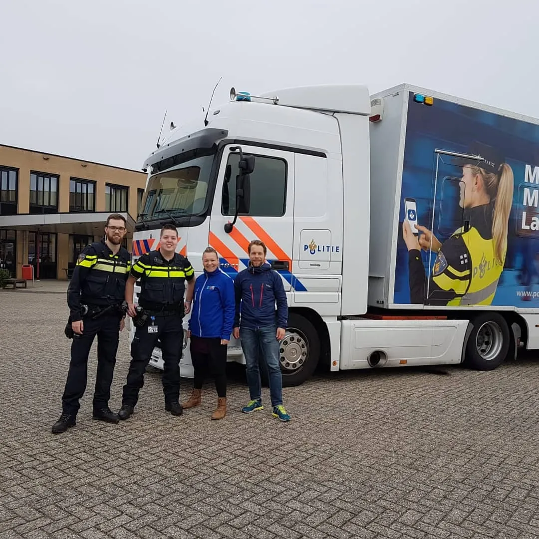 wijkagenten en jongerenwerkers bij pieterzandt