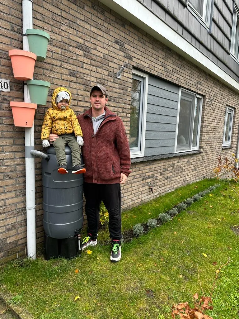 231220 foto regenton en groenstrook