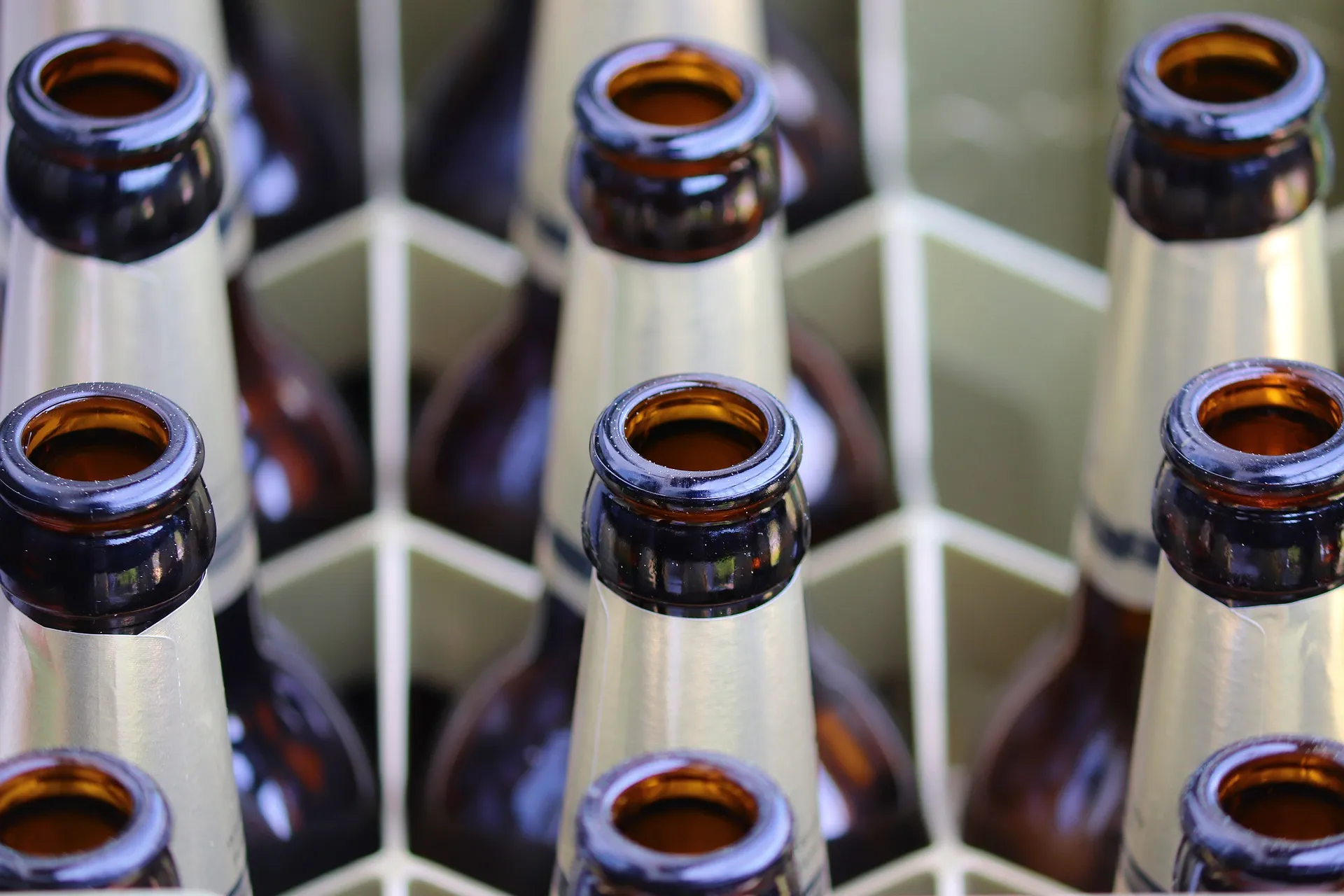 beer bottles 5151136 1920