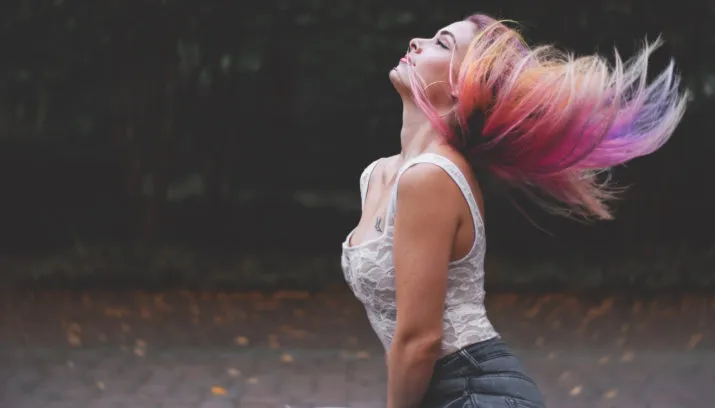 gekleurd haar hq pexelfs 715x408