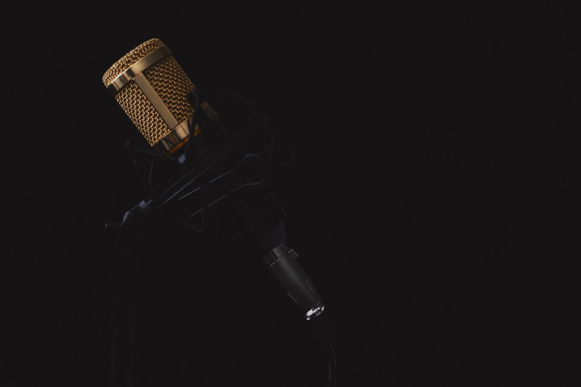 microphone 2130806 1920