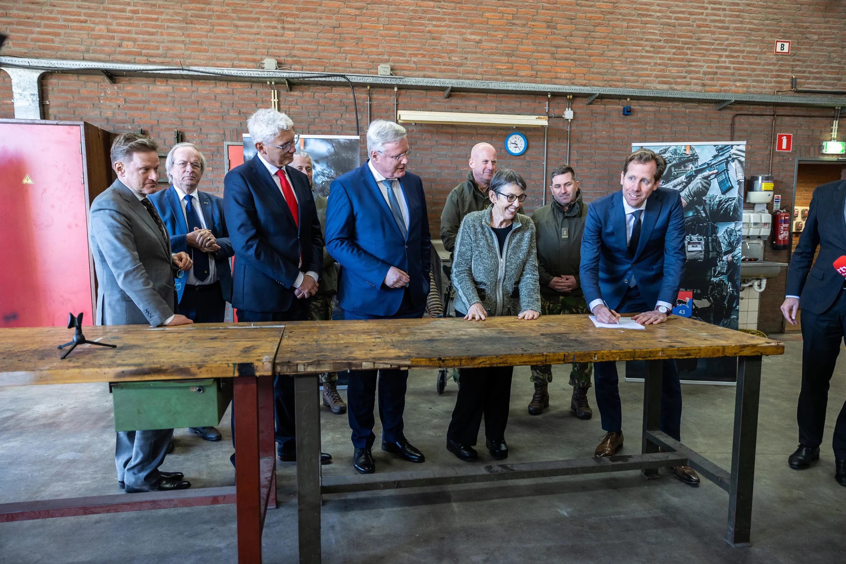 ondertekening bestuurlijk voornemen 50
