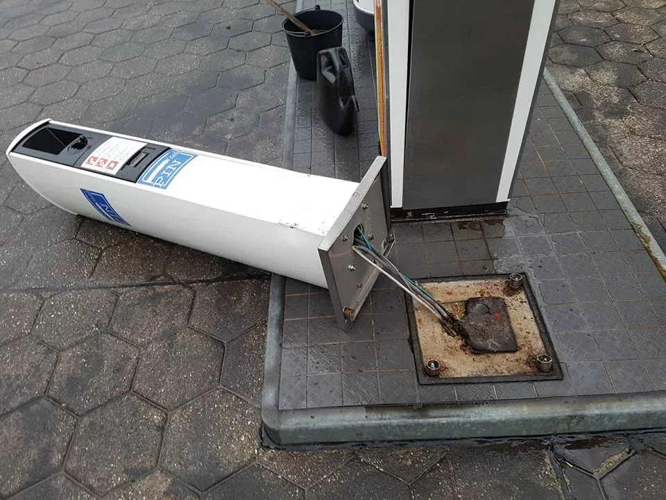 pinzuil omvergereden minnaard 1