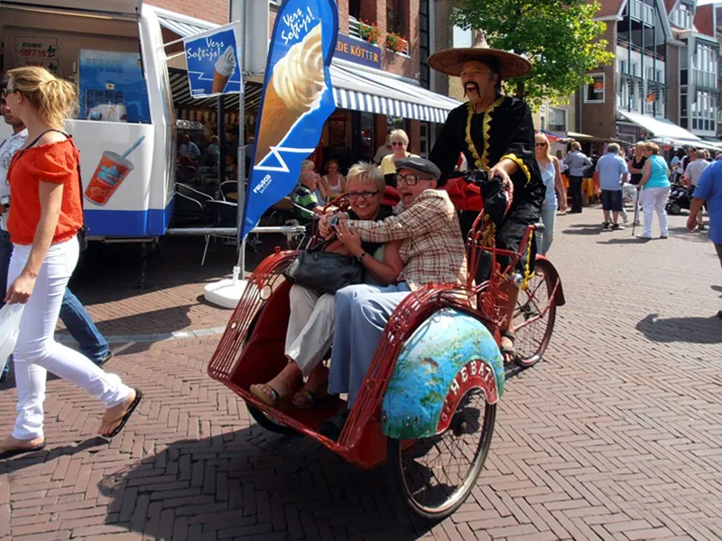 schoenpoetser komiek en riksjaaa