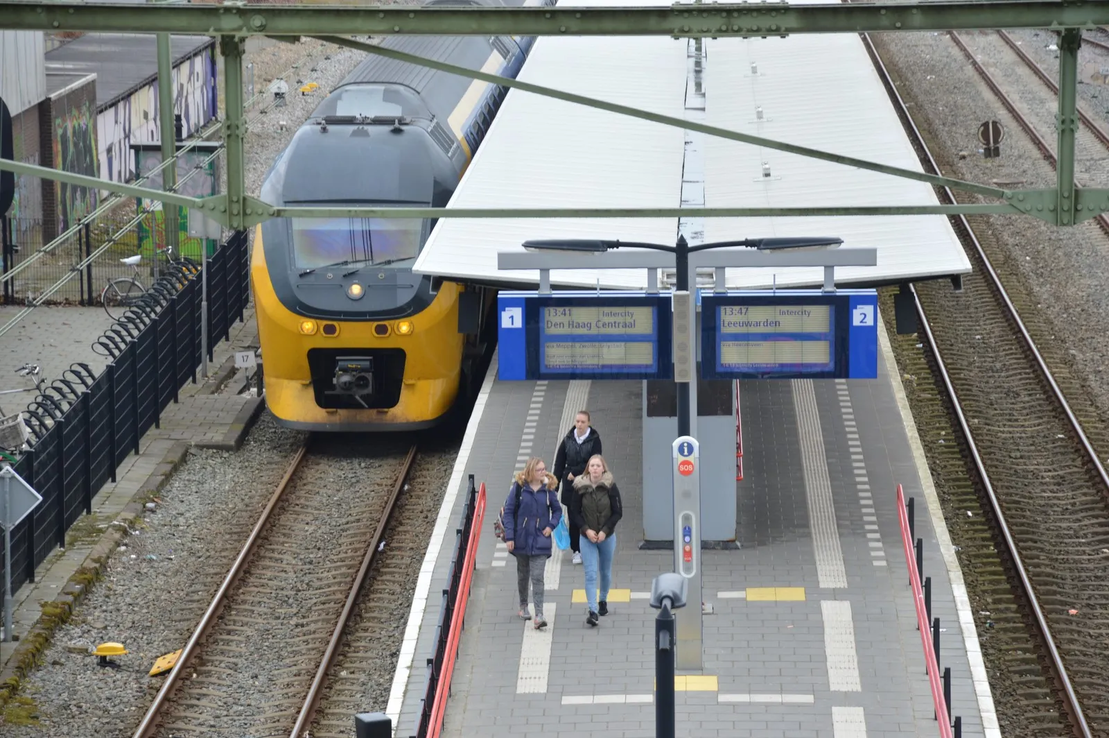 trein bij station voorzijde colin coule