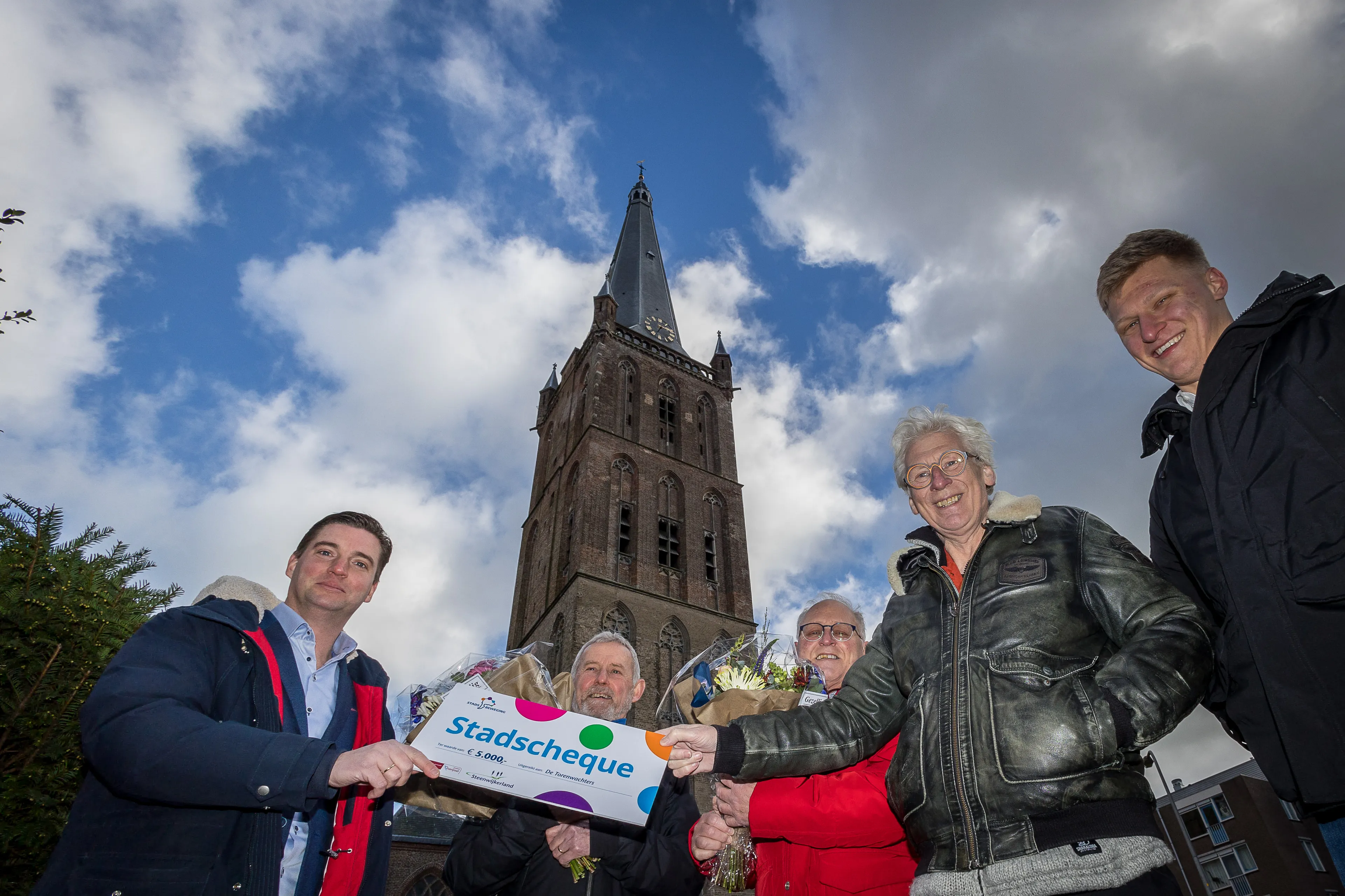 uitreiking stadscheque gemeente steenwijkerland fotograaf wilbert bijzitter