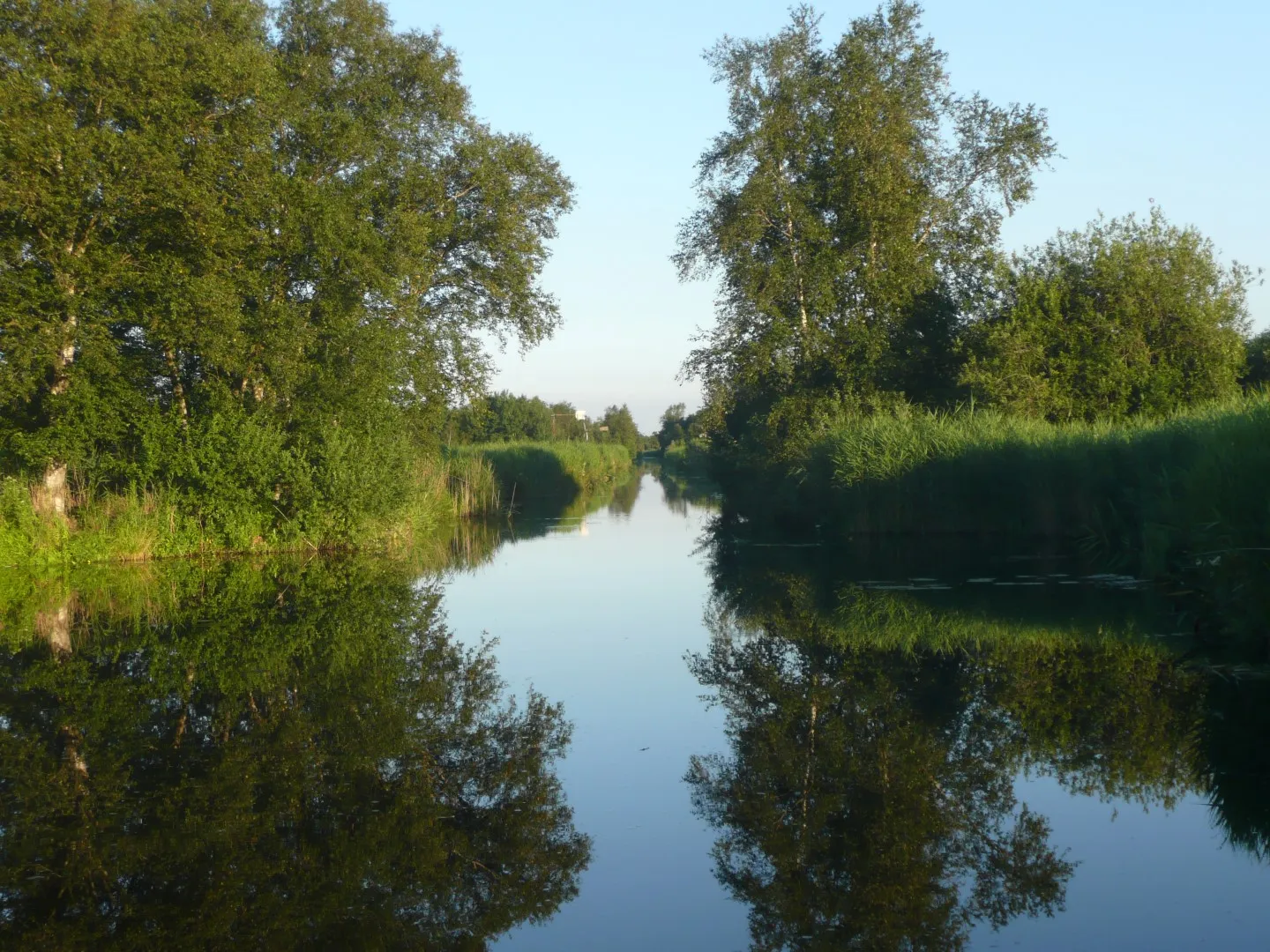 vaar uitzicht in avondzon