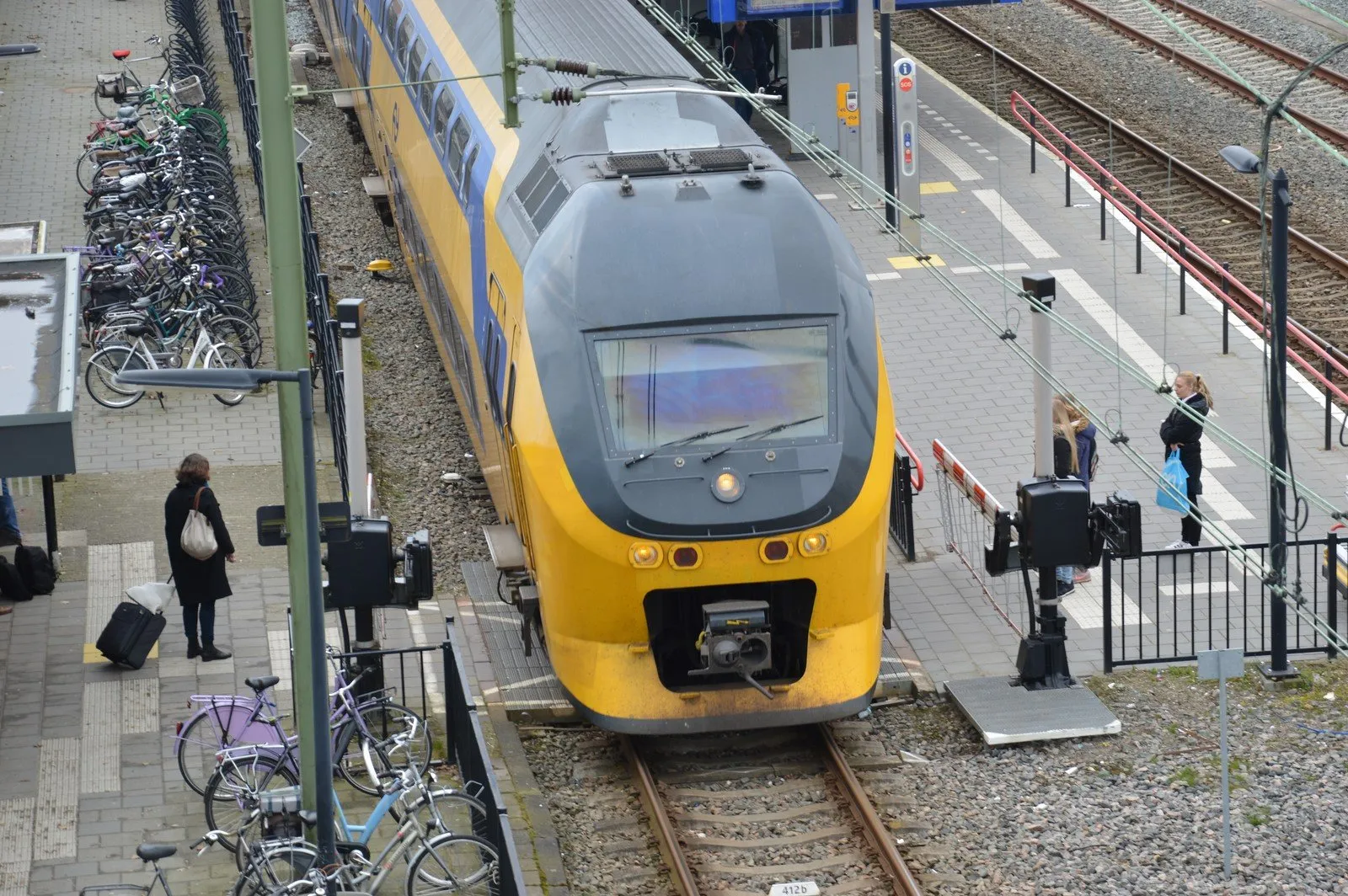 vertrekkende trein station colin coule