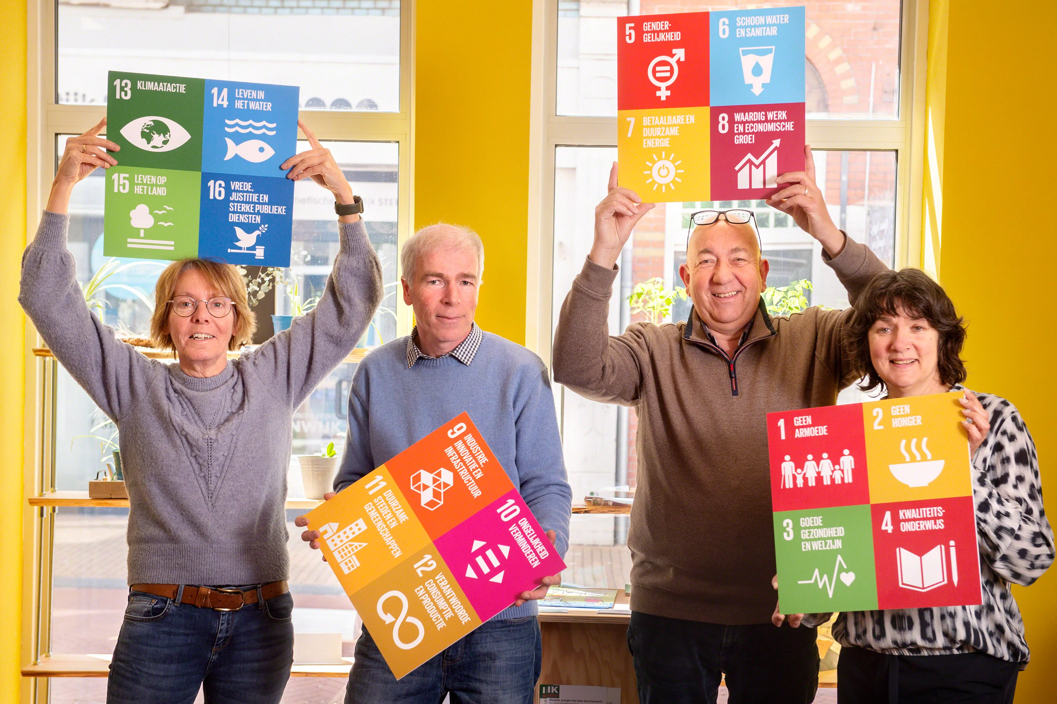 vrijwilligers van het infopunt duurzaam doen in steenwijk foto martine sprangers