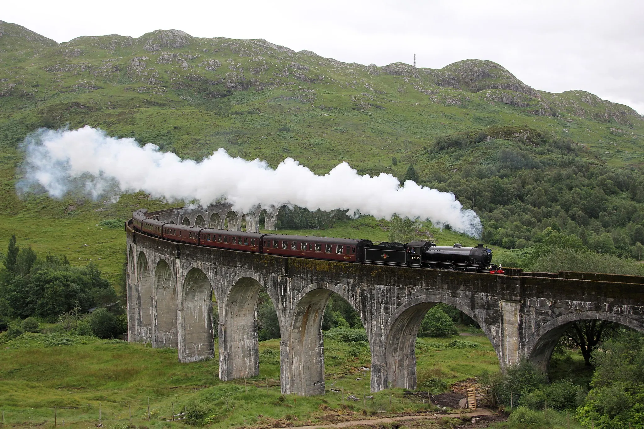 a scottish adventure the jacobite over glenfinnan viaduct