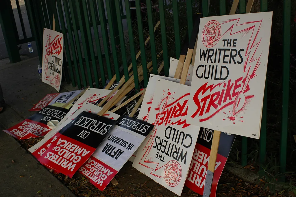 writersguild strike2007 signs