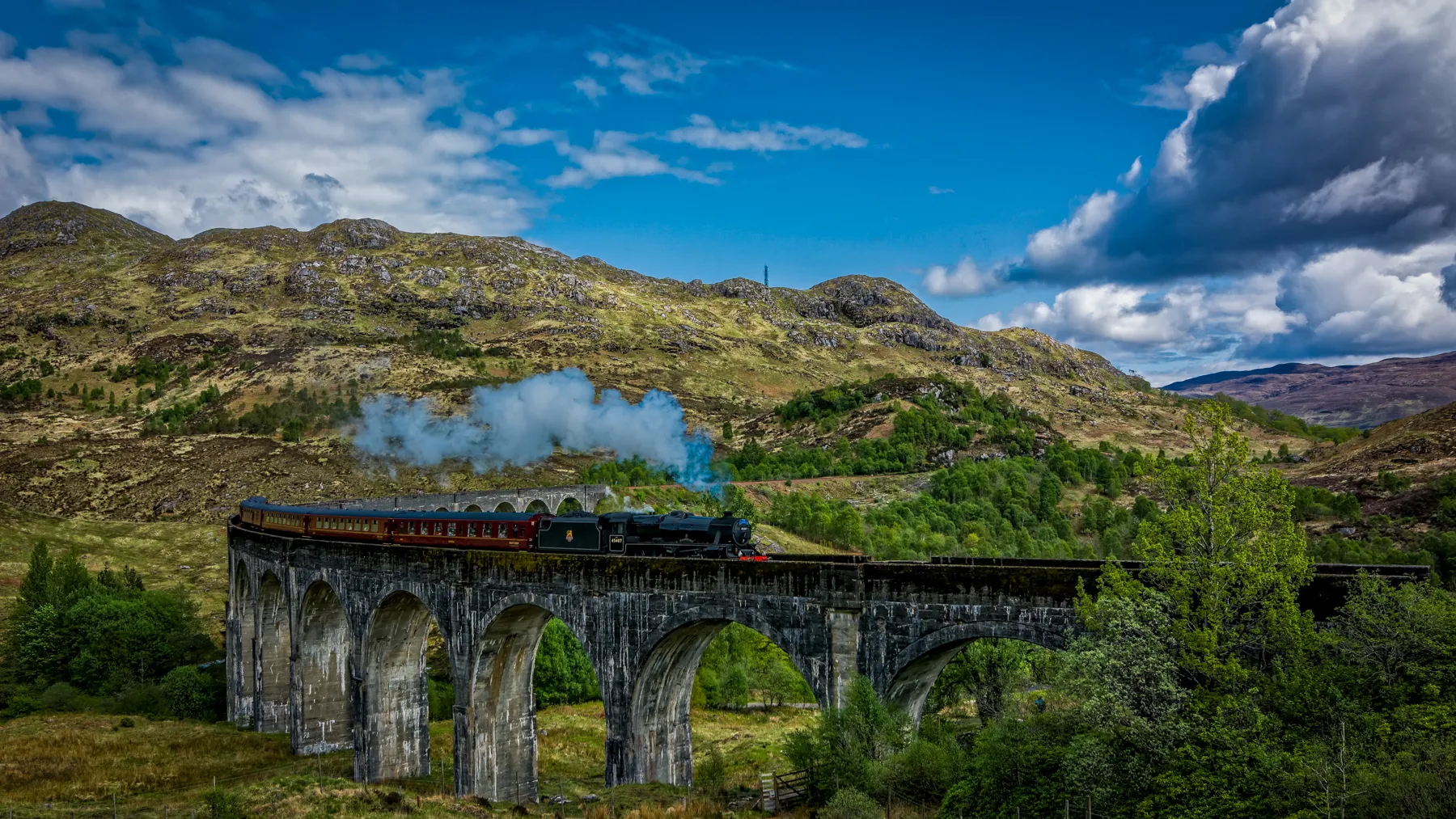 black v 45407 crossing glenfinnan viaduct with the afternoon jacobite geographorg uk 4963880