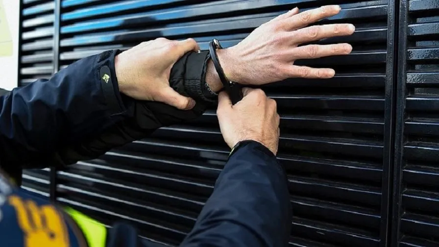 aanhouding boeien006