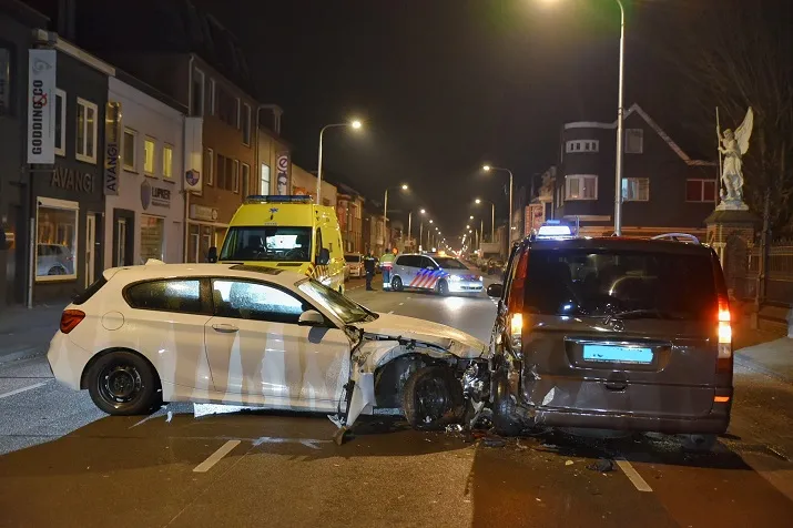 aanrijiding auto taxi 1