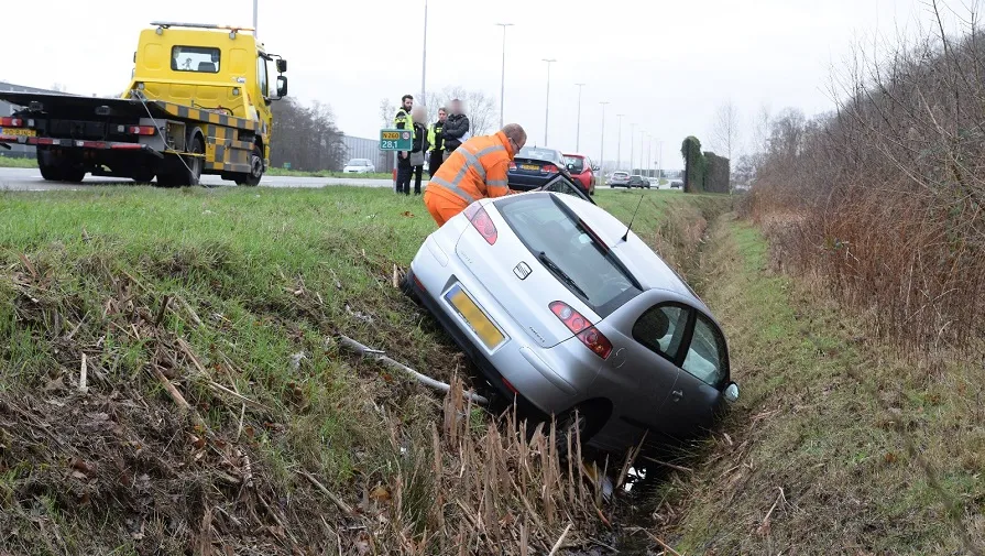 auto in sloot letschertweg