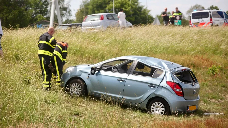 auto over de kop a58 gilze