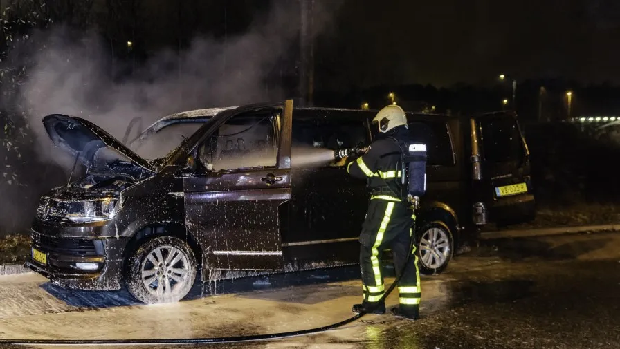 bestelwagen uitgebrand moersedreef 1