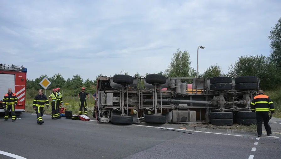 betonwagen gekanteld