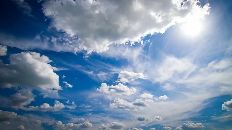 bewolkt zon