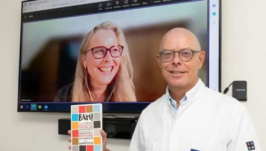 boekoverhandiging bam leo visser 8553 web 915x518 1