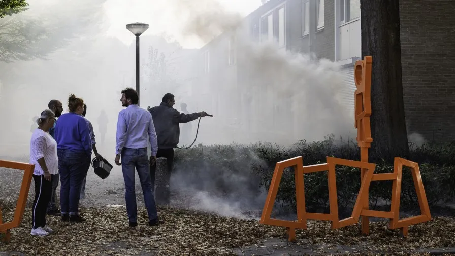 buitenbrand geblust door buren