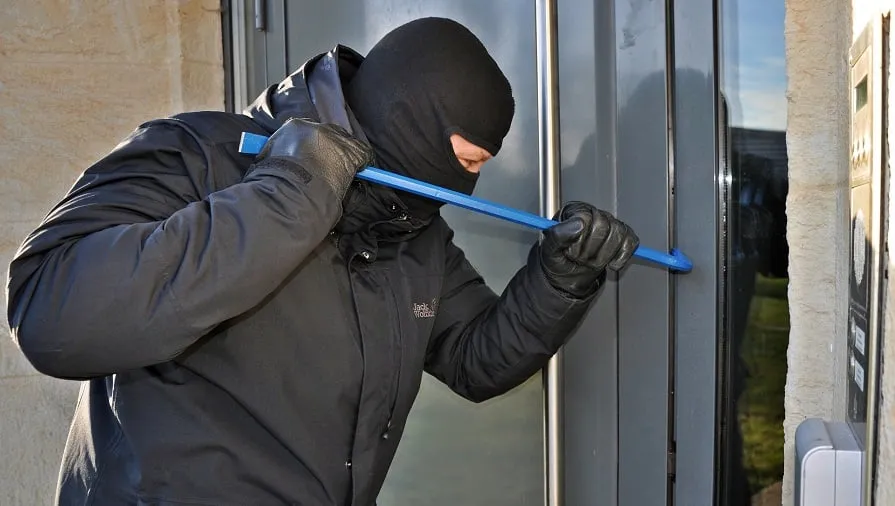 burglar 3718381 1920 2