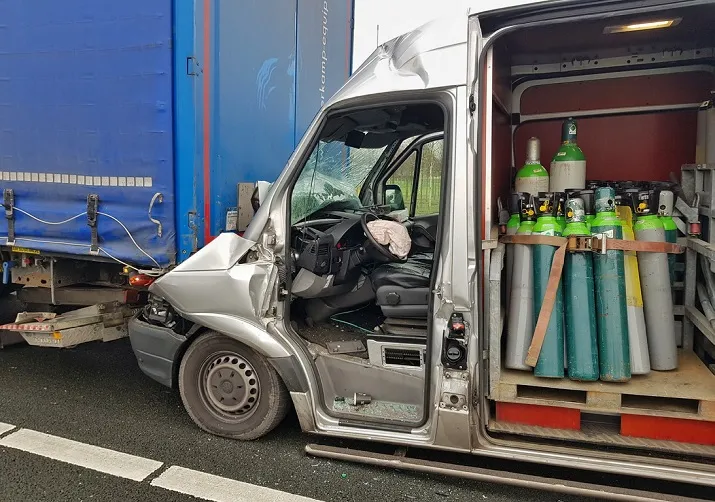 busje met gasflessen n65