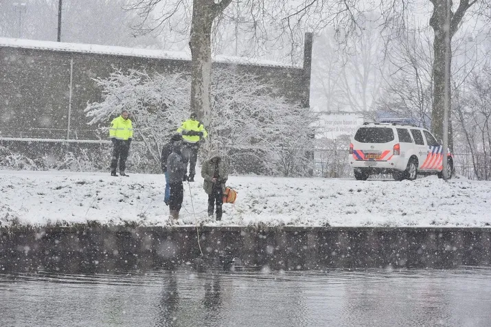 duikers in kanaal tilburg