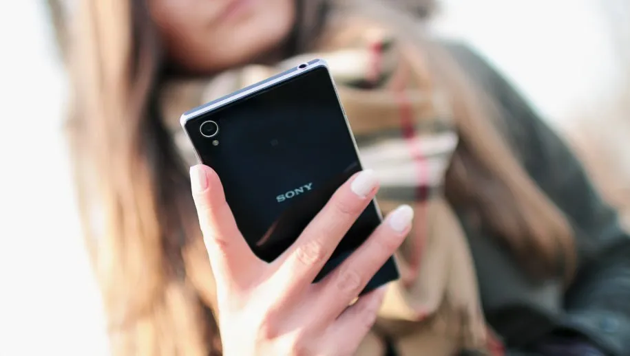 gebruik hand smartphone 915x518